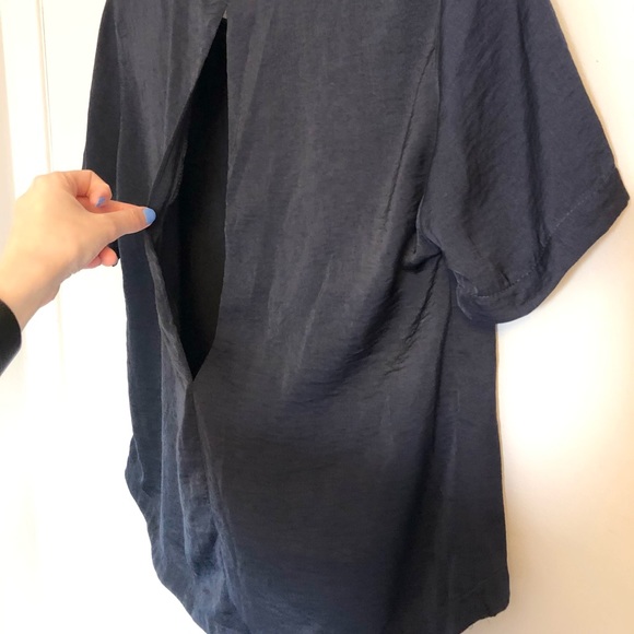 5/$20 Silk-like dressy t-shirt - Picture 6 of 7